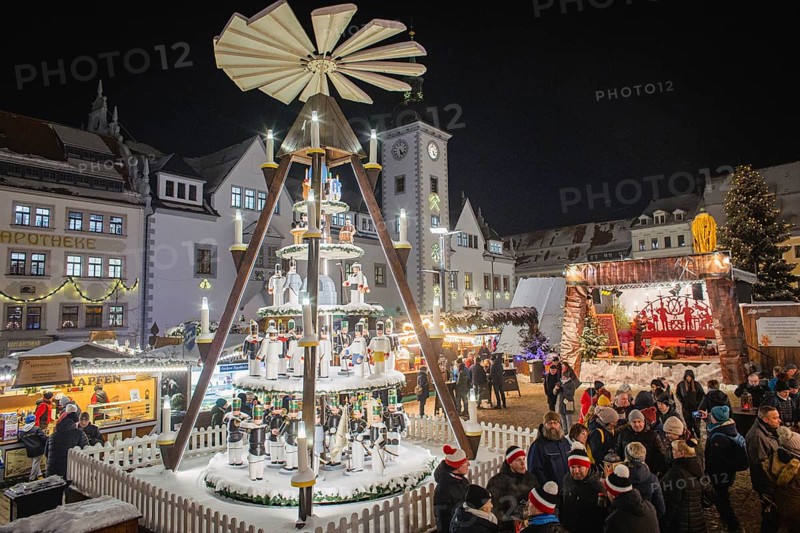The Freiberg Christmas Market on the Obermarkt in front of the town hall