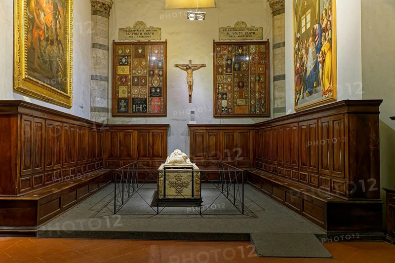Sacristy, Sagrestia with tomb of Ilaria del Caretto, Monumento funebre a Ilaria del Carretto, sculptor Jacopo della Quercia, c. 1406, Gothic, Cathedral, Cattedrale di San Martino also Duomo di Lucca, Lucca, Tuscany, Italy, Europe