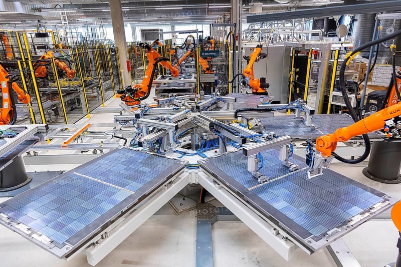 Solarwatt is a German manufacturer and supplier of photovoltaic systems for homes and small businesses. The company consistently pursues a strategy of complete energy systems, which means that it produces and sells all essential components for the self-sufficiency of households from solar power