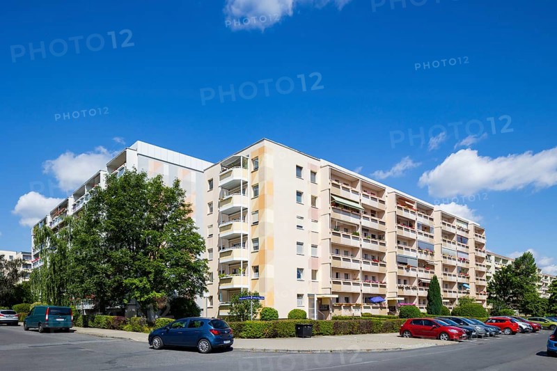 South of the Bismarck Column, a new development area was built in the 1980s, mostly known as the RÃ¤cknitzhöhe development area or Südhöhe development area, constructed from prefabricated slab buildings of the type WBS 70 1440. Centrally located is a view axis formed by Ludwig-Renn-Allee, which directly guides the view of the Bismarck Column from Südhöhe