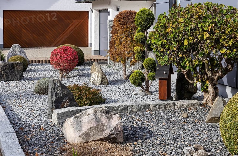Gravelled garden in front of a detached house, Merklingen, Alb-Donau-Kreis, Baden-Württemberg, Germany, Europe