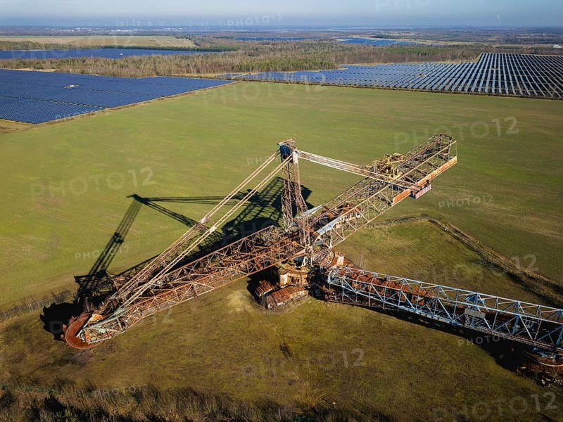 The excavator 1473 with the type designation SRs 1500 (1) is a bucket wheel excavator that was manufactured in 1964 1965 by VEB Schwermaschinenbau Lauchhammerwerk and was in use until 2002. Due to its blue colouring, the bucket wheel excavator is also commonly called the Blue Wonder