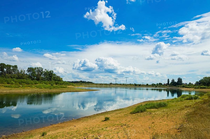 The Oberwartha reservoir was created by the largest earthen dam in Europe at the time when the Silbertal valley was closed off. It is located near Oberwarth on the outskirts of Dresden. It feeds the Niederwartha pumped storage plant