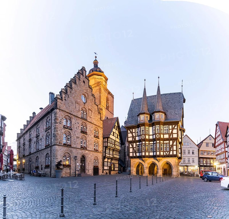Town view Alsfeld, market place with wine house, town hall, tower of the Walpurgis church and half-timbered houses, Alsfeld, Knüllgebirge, Hesse, Germany, Europe