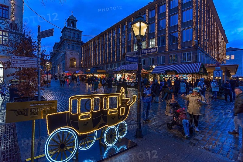 Christkindlesmarkt at the old and new town hall, Nuremberg, Middle Franconia, Bavaria, Germany, Europe