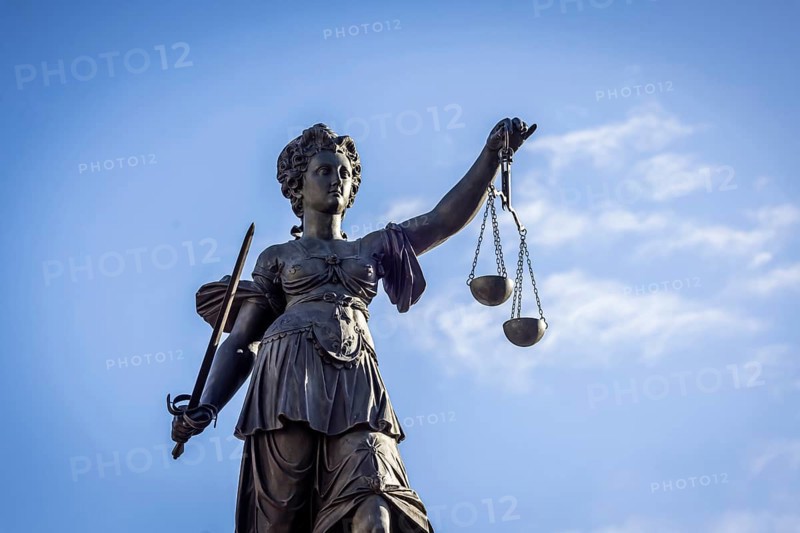 Justitia, Roman goddess of justice. Römerberg, city centre of Frankfurt am Main, Hesse, Germany, Europe