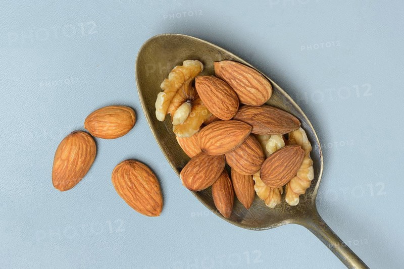 Almonds and walnuts in spoonfuls, daily ration