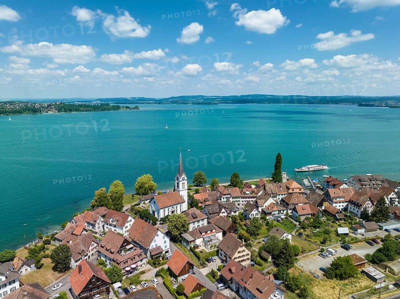 Aerial view of the municipality of Berlingen, on the horizon on the left the Höri peninsula, Lake Constance, Canton Thurgau, Switzerland, Europe