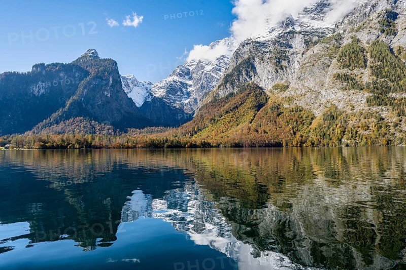 Königssee with Watzmann massif, autumnal mountain landscape reflected in the lake, Berchtesgaden National Park, Berchtesgadener Land, Upper Bavaria, Bavaria, Germany, Europe