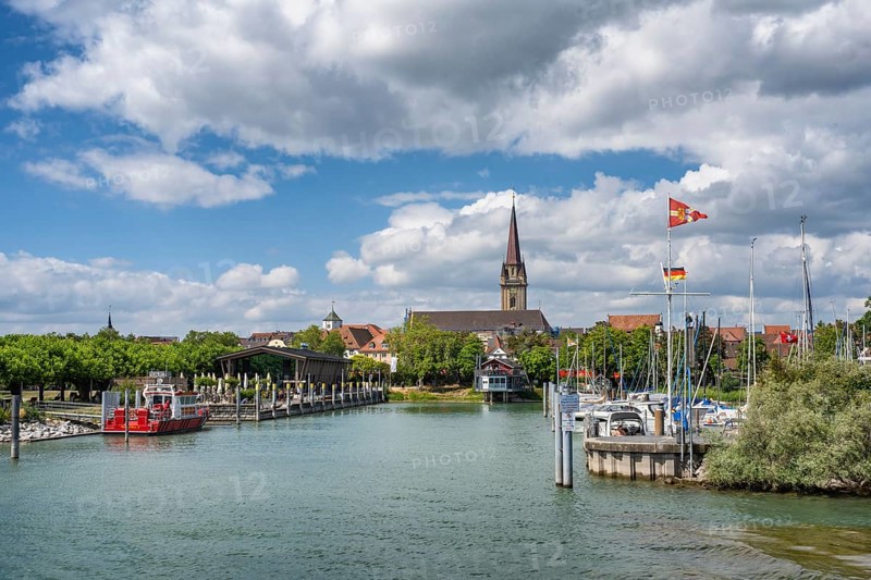 View of the harbour entrance from WÃ¤schbruckhafen and the Radolfzell Minster, Radolfzell on Lake Constance, Konstanz district, Baden-Württemberg, Germany, Europe