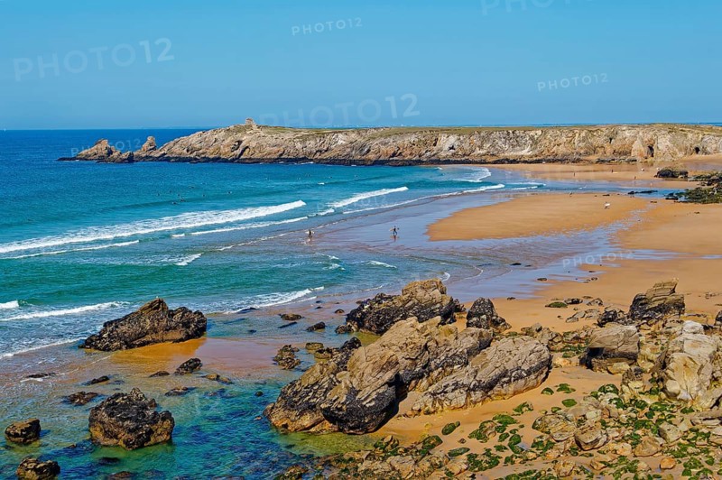 The Cote Sauvage, Wild Coast, a rocky coast with sandy bays and beaches on the west side of the Quiberon Peninsula on the Atlantic Ocean. Kergroix, Brittany, Quiberon, Morbihan, France, Europe