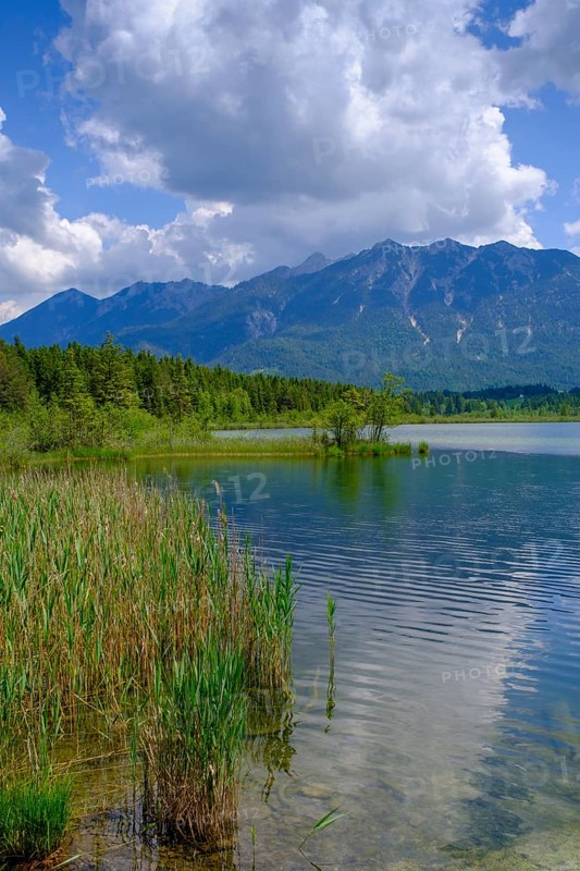 Barmsee, Karwendel mountains in the background, Krün, Werdenfelser Land, Upper Bavaria, Bavaria, Germany, Europe