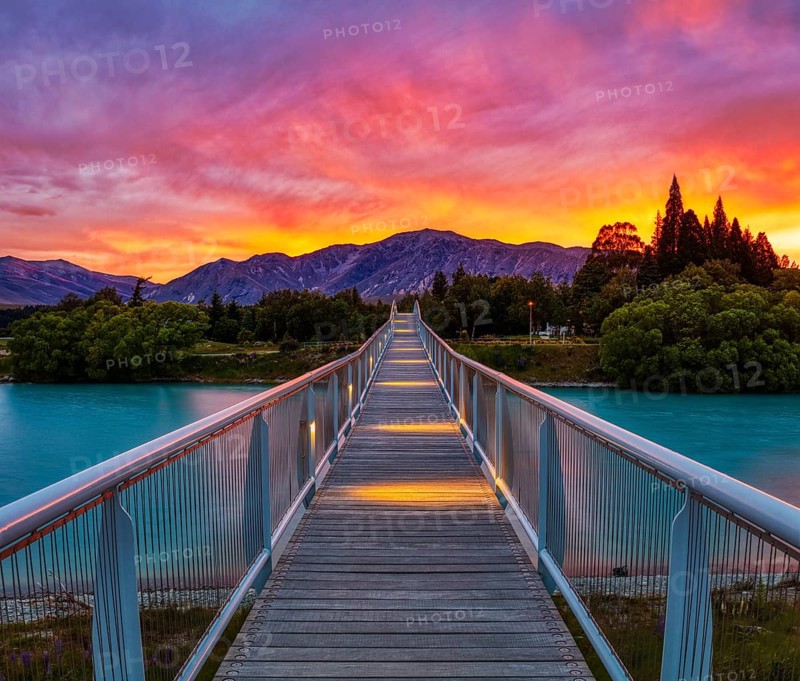 Maclaren FootbridgeSonnenaufgang, Lake Tekapo, Neuseeland
