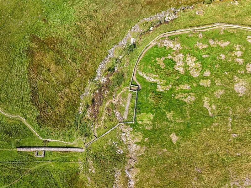 Aerial view, Top down view of Hadrian's Wall, Steel Rigg, Haltwhistle, Northumberland, England, Great Britain