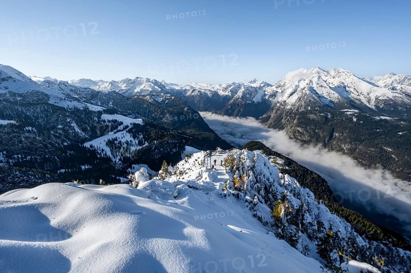 Snow-covered summit of the Jenner with viewing platform in autumn, view of the sea of clouds and Watzmann, Berchtesgaden National Park, Berchtesgaden Alps, Schönau am Königssee, Berchtesgadener Land, Bavaria, Germany, Europe