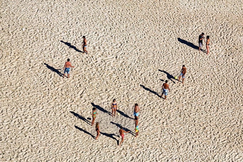 Volleyball players playing in groups on the beach, throwing shade, beach volleyball, illustration, view from above, Nazare, Nazaré, Portugal, Europe