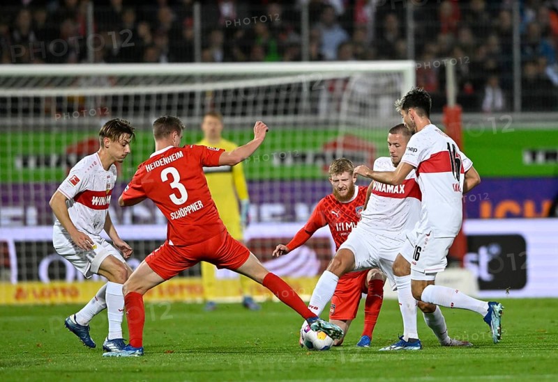 Waldemar Anton VfB Stuttgart (02) v Jan Schöppner 1. FC Heidenheim 1846 FCH (03) Hiroki Ito VfB Stuttgart (21) Atakan Karazor VfB Stuttgart (16) Jan-Niklas Beste 1. FC Heidenheim 1846 FCH (37) Voith-Arena, Heidenheim, Baden-Württemberg, Germany, Europe