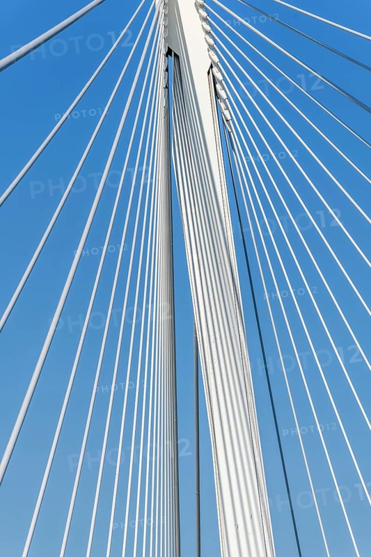 Die Deux-Rives-FuÃŸgÃ¤ngerbrücke zwischen Deutschland und Frankreich in Kehl und StraÃŸburg, ein Symbol der grenzüberschreitenden Zusammenarbeit. Bas-Rhin, Collectivite europeenne d'Alsace, Grand Est