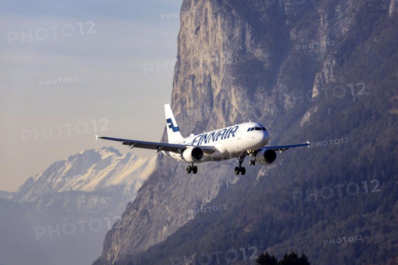 Finnair aircraft, Airbus A320-214, approaching Innsbruck Kranebitten Airport, snow-covered mountains of the Alps, Innsbruck, Tyrol, Austria, Europe