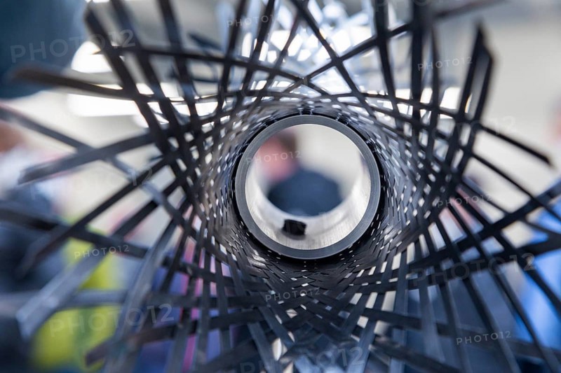 After only four months of construction, the high-tech start-up herone is moving into a new production hall at 24 7 Nordpark Dresden, pushing ahead with the series production of its customised thermoplastic fibre composite profiles for use in aerospace projects