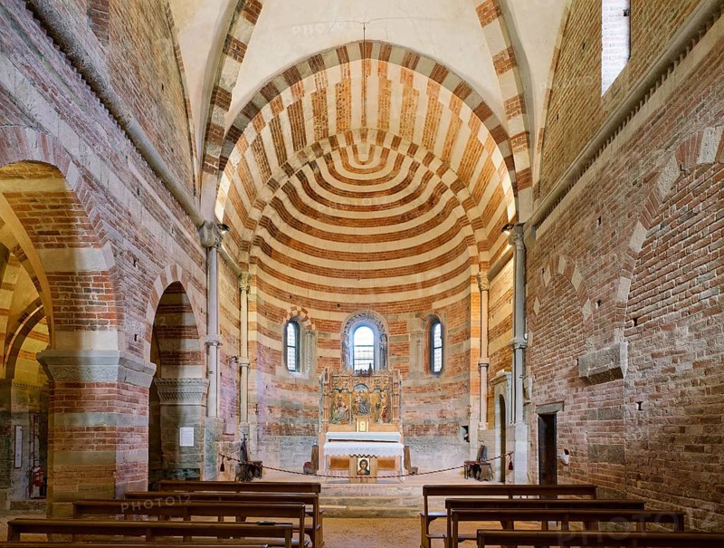 Nave, choir and apse with calotte, Abbey, Abbazia Santa Maria di Vezzolano, Albugnano, Province of Asti, Monferrato, Piedmont, Italy, Europe