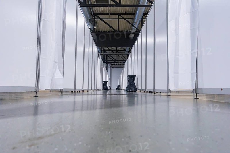 From 14 November to the beginning of January 2023, the Dresden City Council will temporarily use part of the Dresden Trade Fair Centre as refugee accommodation, which will be operated by the Johanniter. Since an increase in the number of refugees, especially from Ukraine, is to be expected due to the season