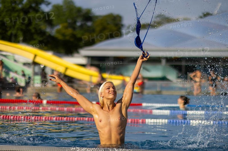 From now on, topless bathing and swimming is allowed in the swimming pools of the city of Dresden. The previously valid bathing regulations have been amended to this effect. Accordingly, the swimwear must now only completely cover the primary sexual characteristics when staying in the wet area. The new rule applies in all municipal outdoor and indoor swimming pools, Dresden, Saxony, Germany, Europe