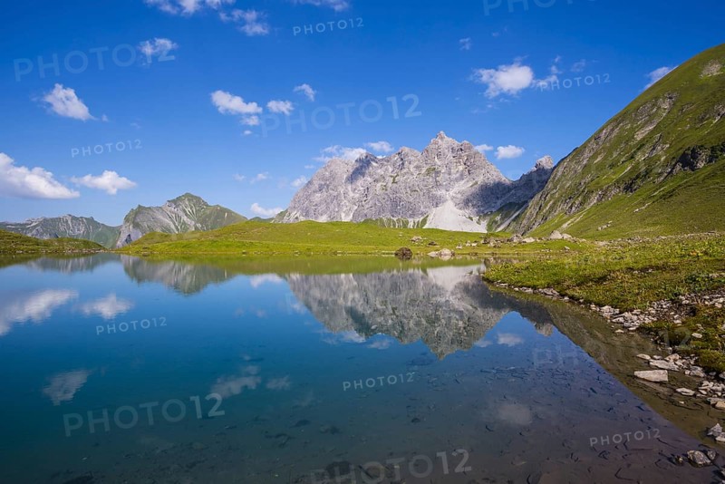 Eissee, Oytal, behind it GroÃŸer Wilder, 2379m, Hochvogel- and Rosszahngruppe, AllgÃ¤u Alps, AllgÃ¤u, Bavaria, Germany, Europe