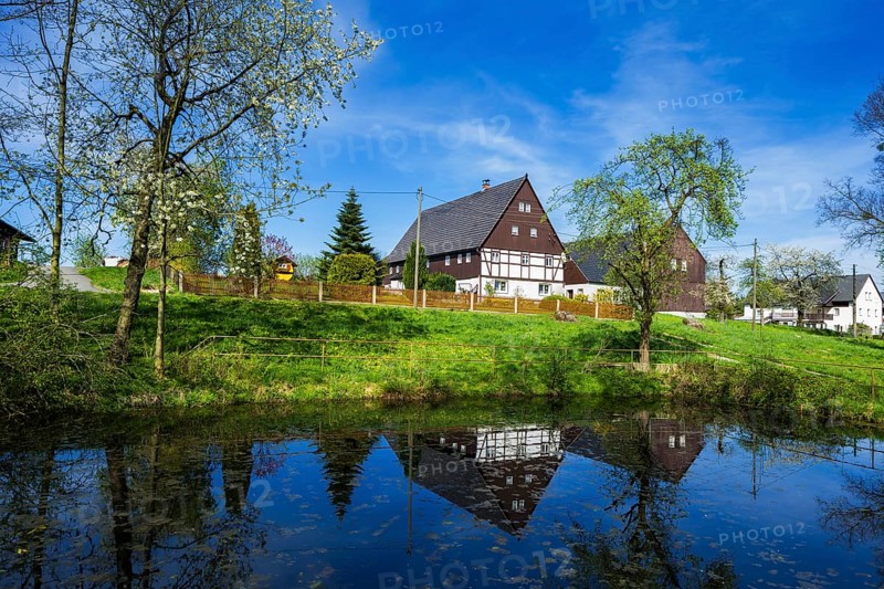 Hohburkersdorf is a district of Hohnstein in the SÃ¤chsische Schweiz-Osterzgebirge district. Along with neighbouring Zeschnig, it belongs to the village of Rathewalde