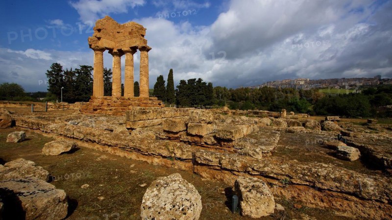 Post-thunderstorm atmosphere, corner of a temple, columns, chapter, entablature, temple of Dioscuri, valley of the temples, valle dei templi, Agrigento, Sicily, Italy, Europe