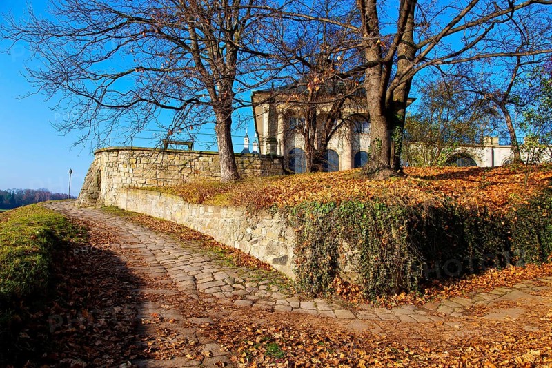 (Â© Sylvio Dittrich +49 1772156417) About 15 kilometres east of Dresden city centre, directly on the Elbe, lies Pillnitz Palace & Park, the most important chinoise palace complex in Europe. The extraordinary ensemble of architecture and garden art is harmoniously integrated into the river landscape of the Elbe valley in front of the vineyards