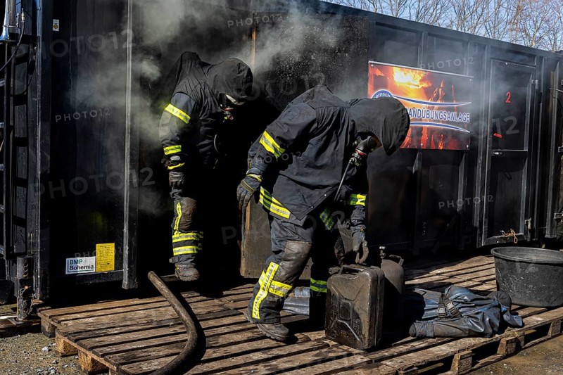 Hot training in the training container