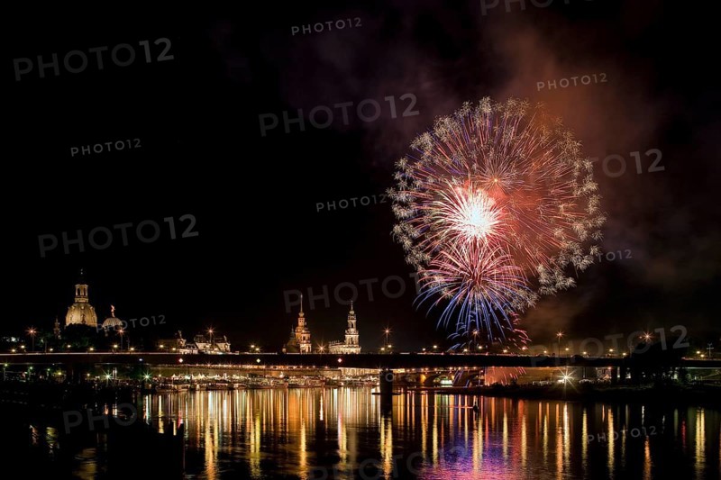 Breathtaking firework displays enchant the city skyline at night. Here is the big firework display for the 175th anniversary of the Saxon Steamship Company