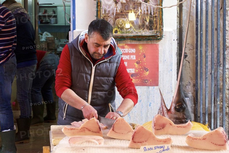 Fish seller, carving swordfish (Xiphias gladius), markets, open air, Palermo, capital, Sicily, Italy, Europe