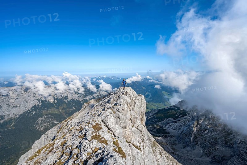 Mountaineer on a rocky narrow mountain path with mountain panorama, mountain tour to the summit of the Hochkalter, Hochkalter crossing, Berchtesgaden Alps, Bavaria, Germany, Europe