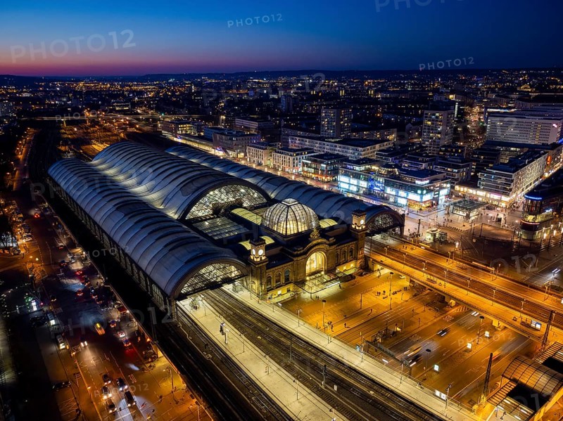 Central station at Wiener Platz. The new construction has been completed, the membrane roof of the main station has to be renewed in the meantime after defects