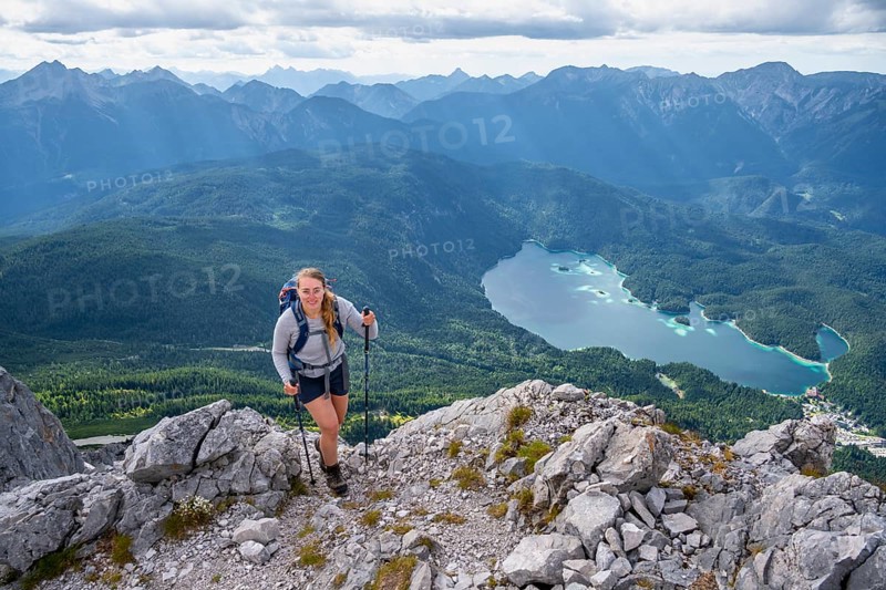 Hiker in the mountains, view of Eibsee lake and Werdenfelser Land, Wetterstein Mountains, Garmisch-Patenkirchen, Bavaria, Germany, Europe