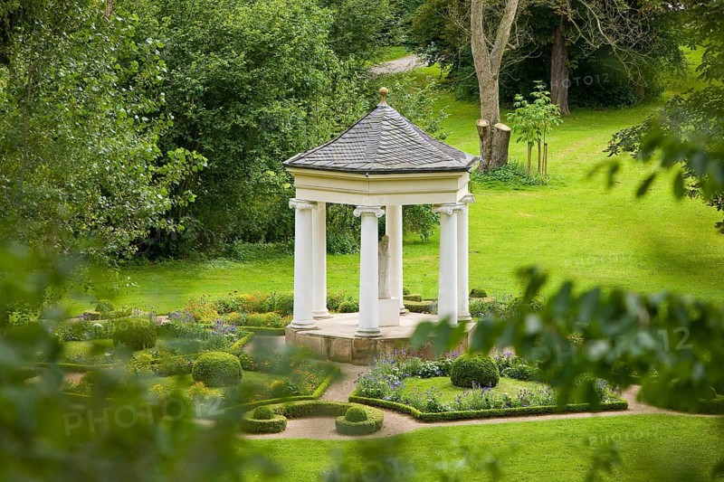 Tiefurt is the former place of the muses of Weimar court society. From 1781, the rural estate was the summer residence of Duchess Anna Amalia of Saxe-Weimar and Eisenach