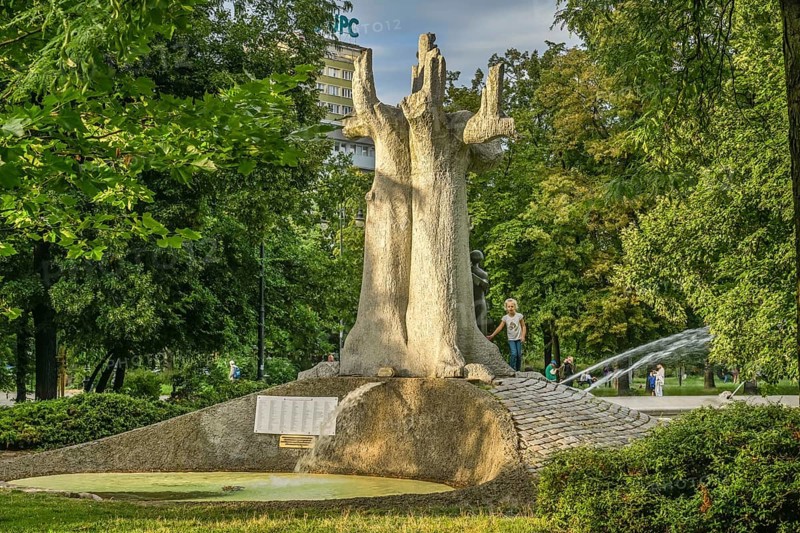 Janusz Korczak monument, Swietokrzyski Park, Warsaw, Mazovian Voivodeship, Poland, Europe