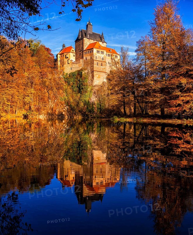 Kriebstein Castle rises on a steep rock above the Zschopau. Within the large group of hilltop castles, it embodies the type of mountain Spornburg: it lies on the outermost spur of a mountain spur around which the Zschopau flows in a wide curve on three sides