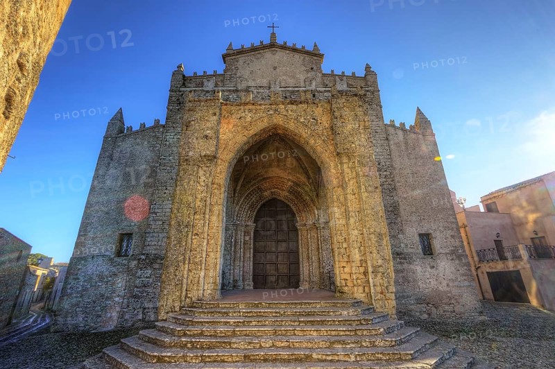 Backlight, HDR, sunbeams, aperture prism effect, Norman Cathedral, Chiesa Madre di Santa Maria Assunta, super wide angle, portal, Erice, Trapani province, mountain, Sicily, Italy, Europe