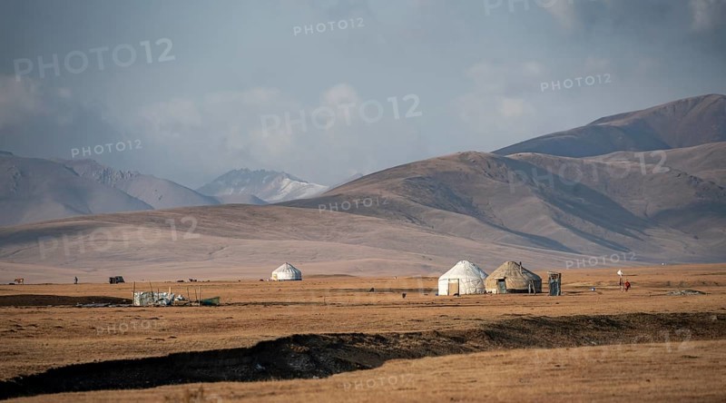 Yurts at Song Kul in autumn, Moldo Too Mountains, Naryn region, Kyrgyzstan, Asia