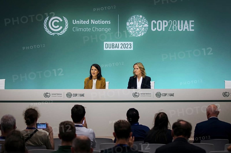 Annalena Baerbock (Buendnis 90 Die Gruenen), Bundesaussenministerin, und Steffi Lemke (Buendnis 90 Die Gruenen), Bundesministerin fuer Umwelt, Naturschutz, nukleare Sicherheit und Verbraucherschutz, aufgenommen im Rahmen einer Pressekonferenz auf bei de