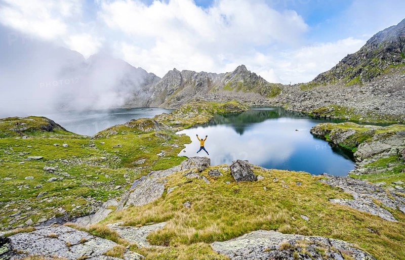 Mountaineer jumping into the air, mountain landscape with lake plateau, Kreuzsee and Wangenitzsee, Wiener Höhenweg, Schober group, Hohe Tauern National Park, Carinthia, Austria, Europe