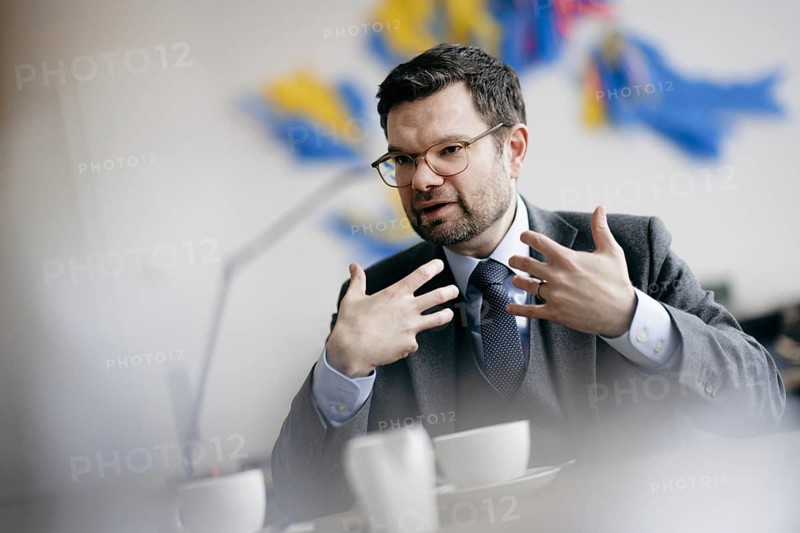 Marco Buschmann (FDP), Bundesminister der Justiz, aufgenommen im Rahmen eines Interview fue NBR in Berlin, 12.12.2023