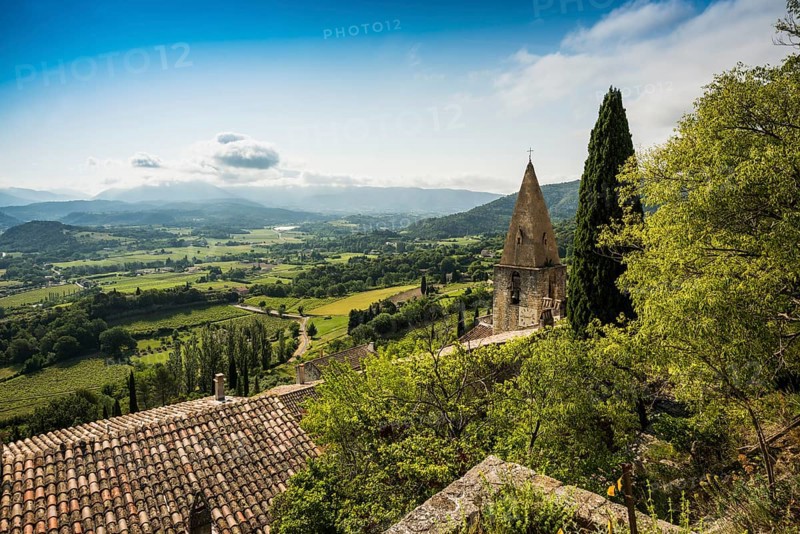 Medieval mountain village, Crestet, Vaucluse department, Provence, Provence-Alpes-Côte dAzur, France, Europe