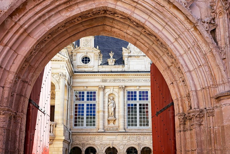 Entrance portal Hôtel de Ville, Historic Town Hall of La Rochelle, Department of Charente-Maritime, France, Europe