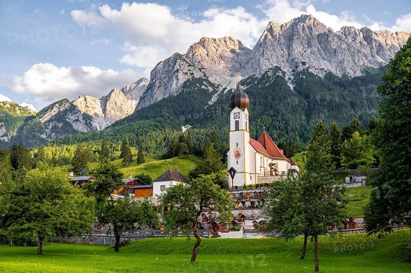 Cemetery and church of St. John the Baptist, mountain peak of the Wetterstein Mountains at the back, Grainau, Bavaria, Germany, Europe