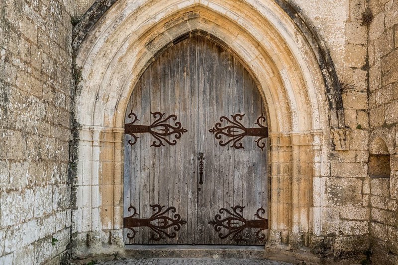 Old door, château de Beynac, Beynac-et-Cazenac, Dordogne, Périgord, Département Dordogne, Region Nouvelle-Aquitaine, France, Europe