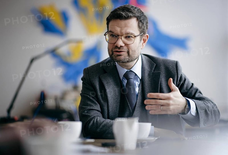 Marco Buschmann (FDP), Bundesminister der Justiz, aufgenommen im Rahmen eines Interview fue NBR in Berlin, 12.12.2023